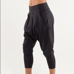 Lululemon Happy Hatha Crop Pants- NWT! Size 6